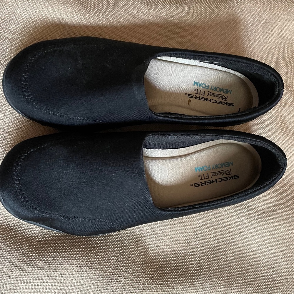 Skechers black fabric flats